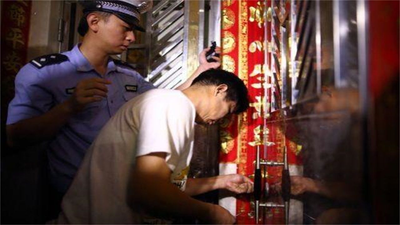 屯脚镇请开锁师傅开了锁后，师傅